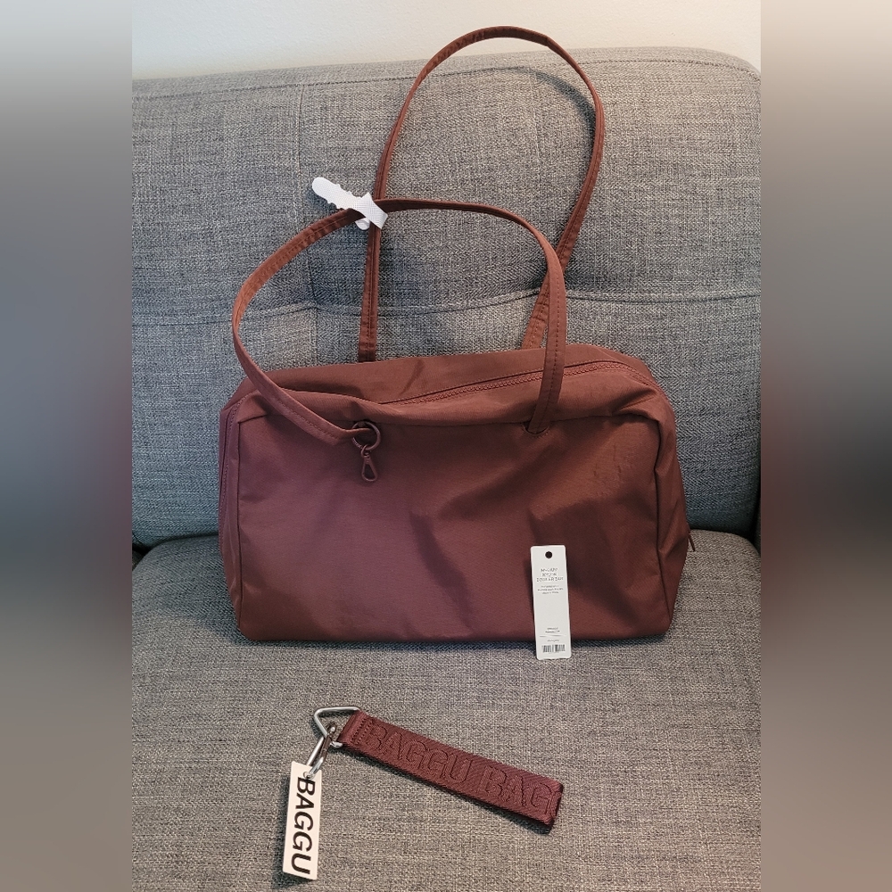 BAGGU Medium Bowler Bag and Logo Keychain in Mahogany